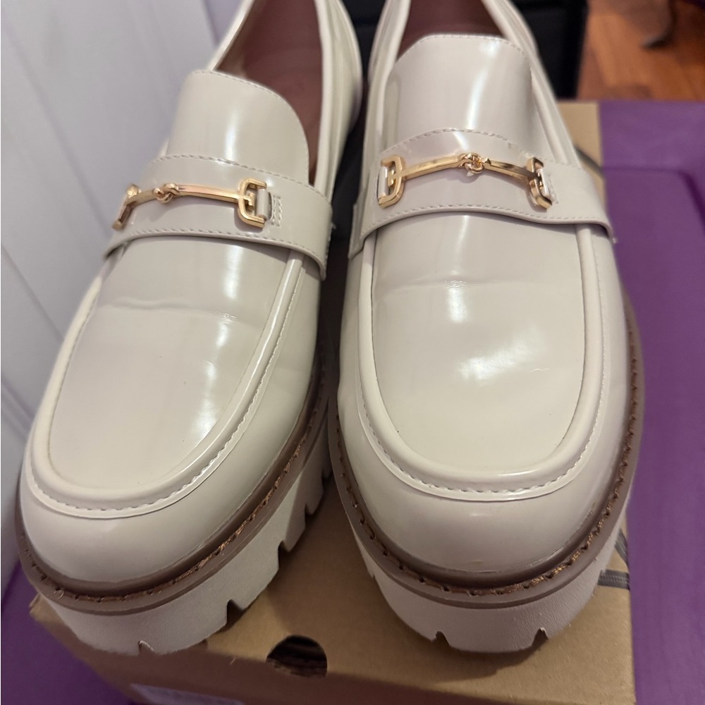 Elegant Cream Loafers with Gold Accent
